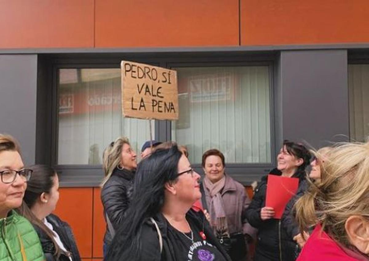 Imagen secundaria 1 - Los socialistas leoneses piden a Pedro Sánchez que «no se rinda»