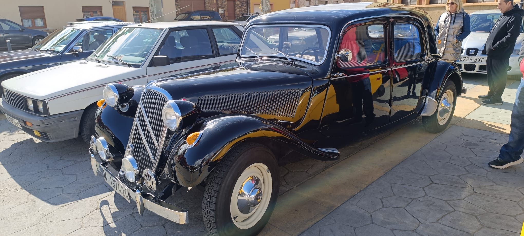 Concentración de coches clásicos en Hospital de Órbigo