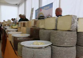 Imagen de archico de una Feria de quesos celebrada en León