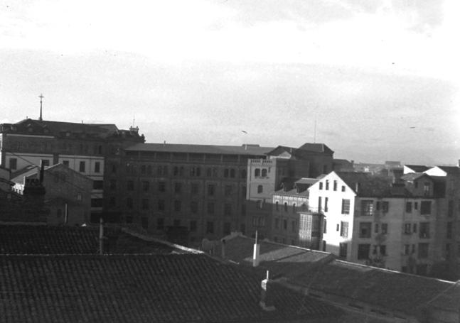 Vista del Colegio de los Agustinos desde la azotea del Edificio Alfageme. ca.1944.