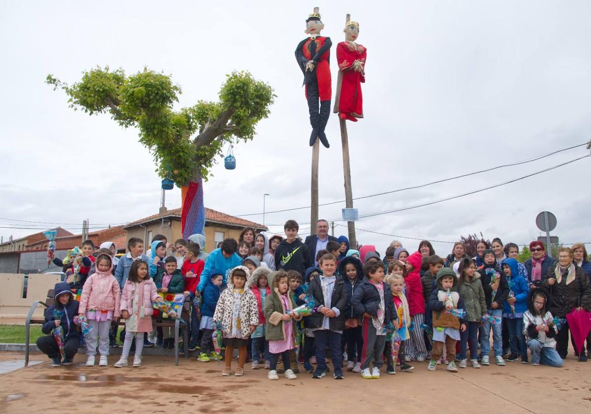 Sariegos ya pina sus mayos