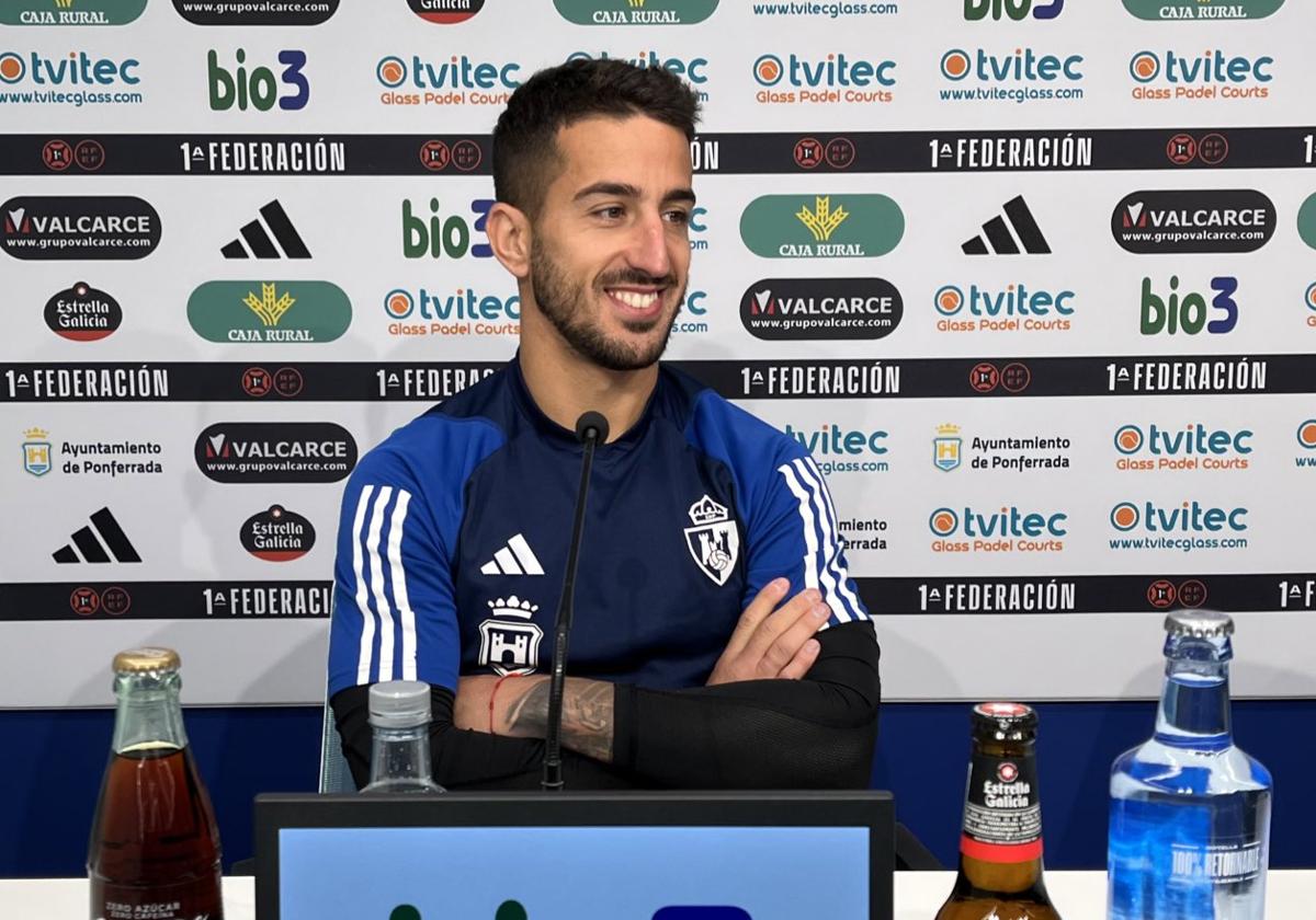 Ernesto Gómez, en sala de prensa.