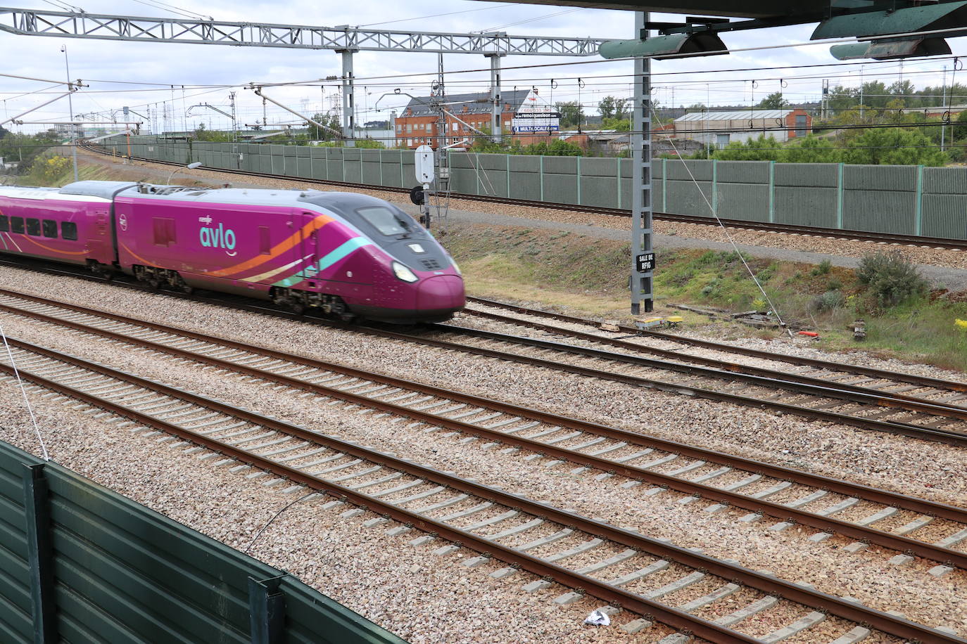 Vías del tren en Trobajo del Cerecedo.