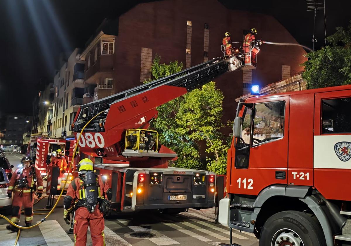 Actuación de los Bomberos en La Palomera este viernes.