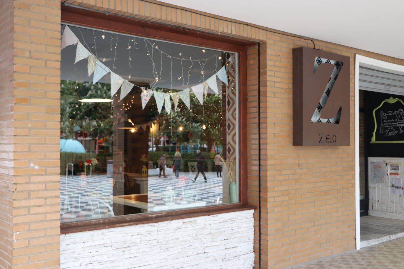 Zielo Coffe and Snack Bar.