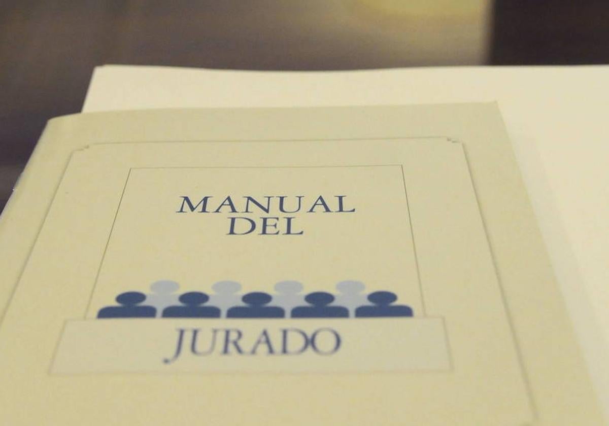 Manual del Jurado Popular entregado a los miembros al inicio del juicio de Isabel Carrasco.