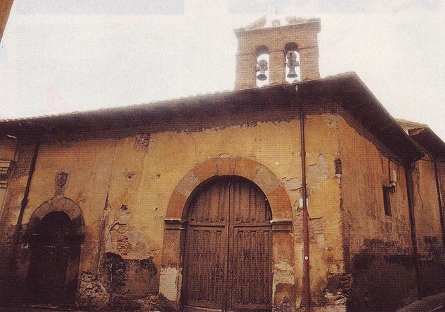 San Salvador de Palat del Rey en mañ estado. Década de 1970.