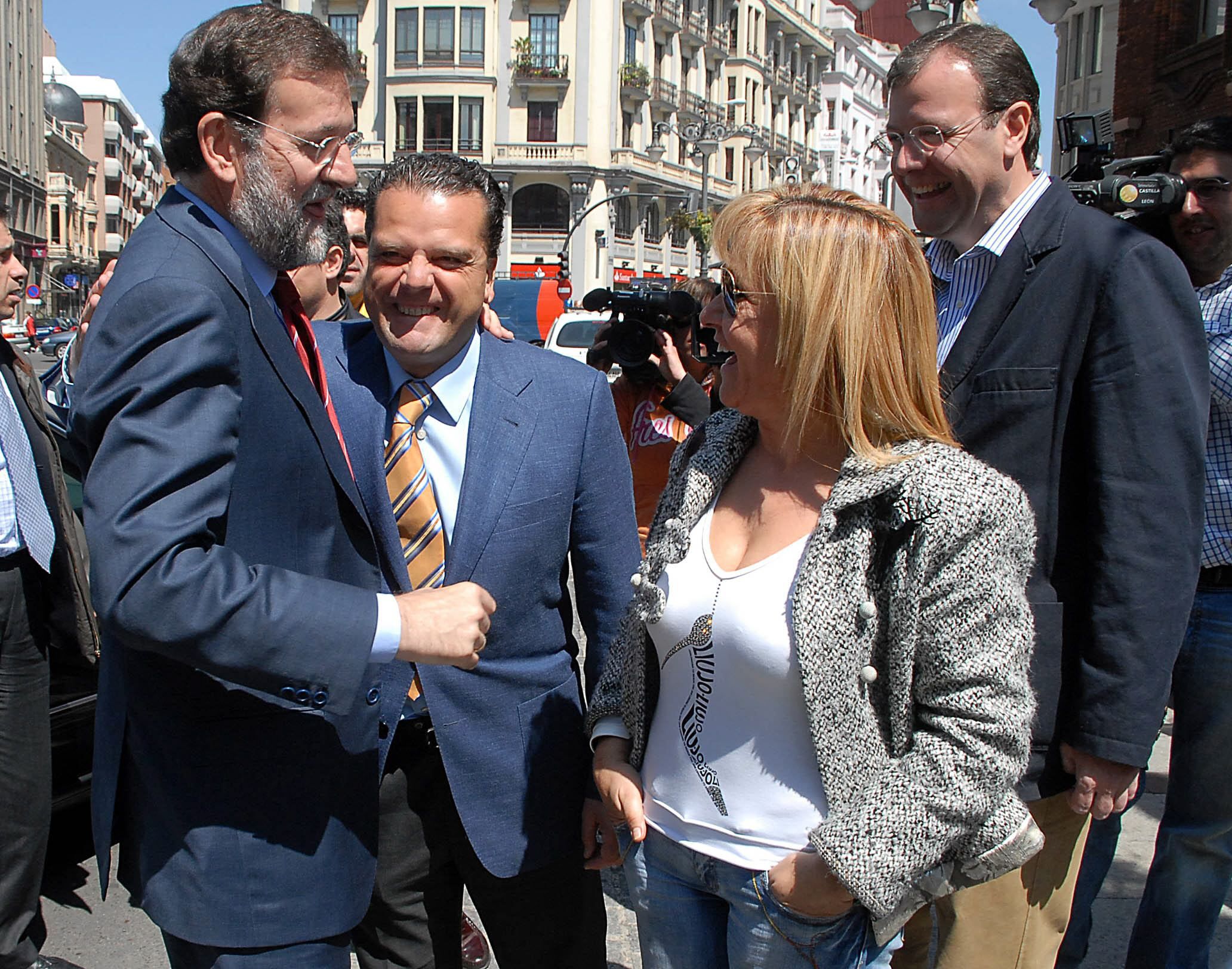 Visita de Mariano Rajoy durante la campaña electoral de 2007, primera que auparía a Isabel Carrasco a la presidencia de la Diputación de León.