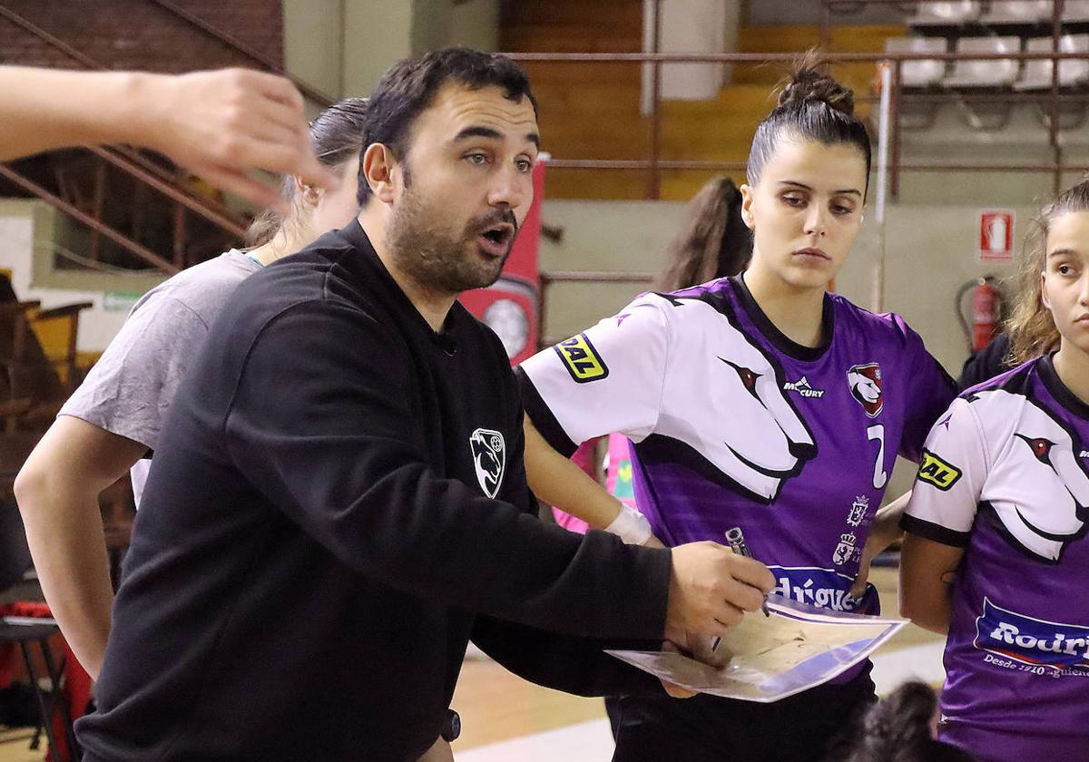 Leo Álvarez, entrenador del Rodríguez Cleba.