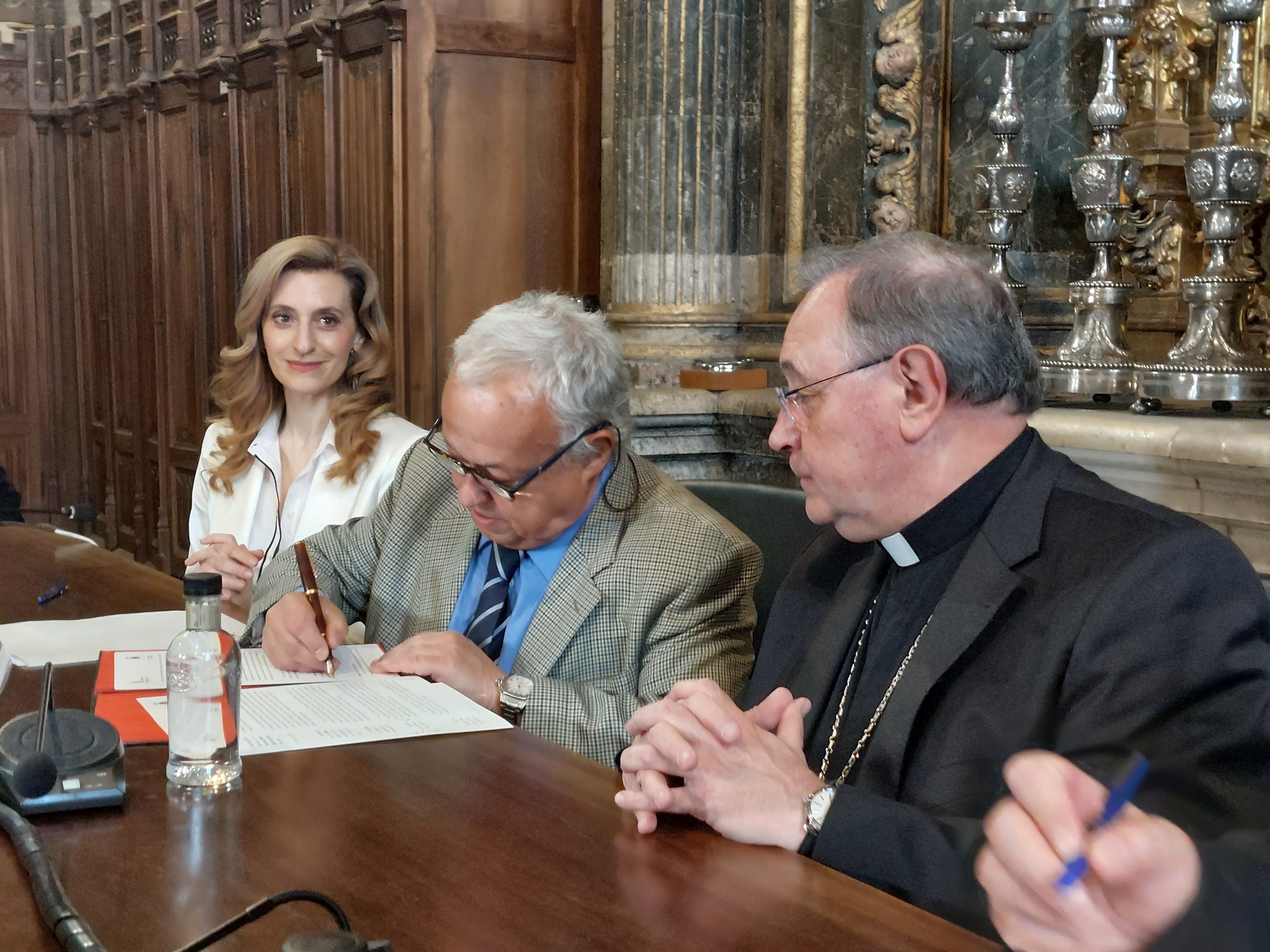 Firma del convenio para preservar el patrimonio documental de la Catedral