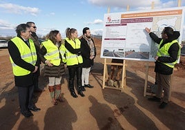 La consejera de Movilidad acude a las obras de un tramo de carretera en la provincia de León.