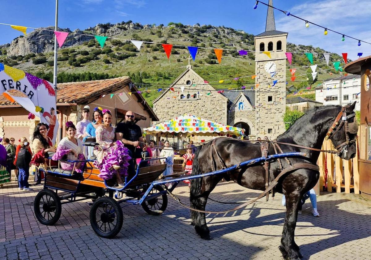 Imagen principal - Ciñera se suma a la celebración de la Feria de Abril