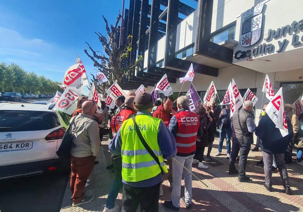 Protesta de los trabajadores del transporte urbano de León.