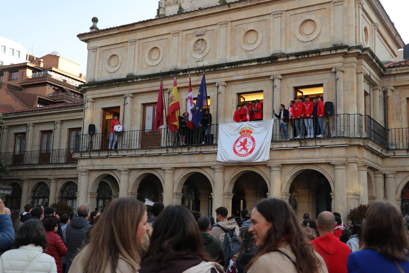 La afición recibe a la Cultural de baloncesto