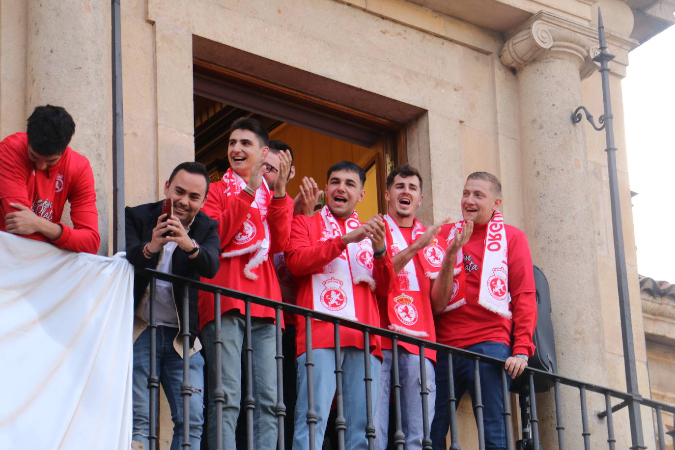 La afición recibe a la Cultural de baloncesto