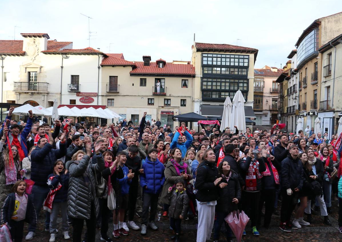 Imagen secundaria 1 - Y los cielos se abrieron para los héroes de la Cultural