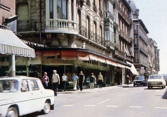 Las camelias en 1981. Calle Ancha con Cervantes.