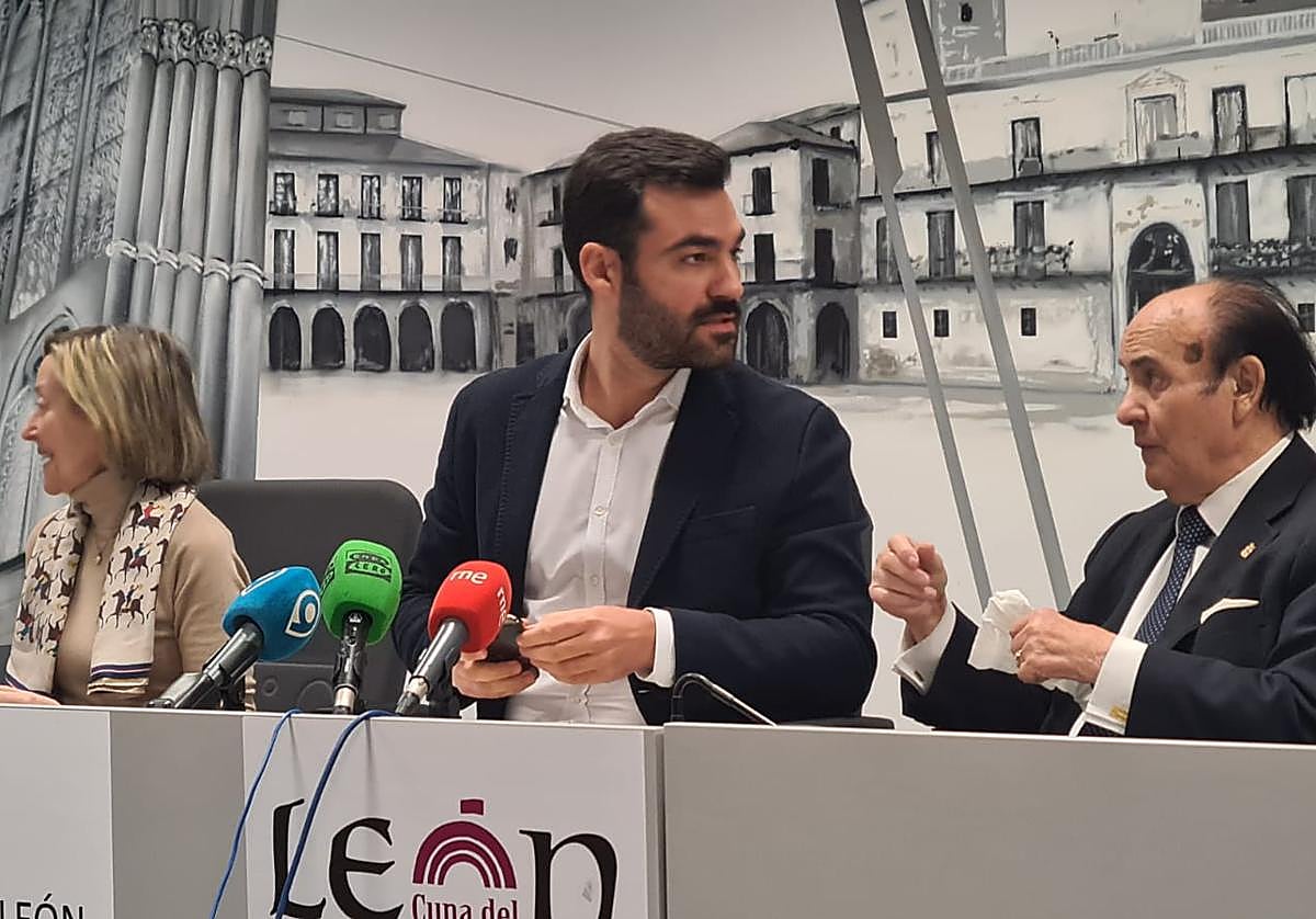 Rueda de prensa del Grupo Municipal Popular en el Ayuntamiento de León.