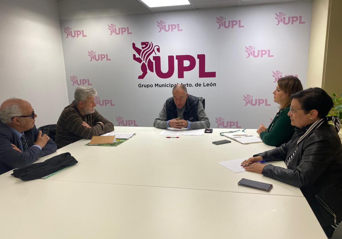 Encuentro entre UPL y la Coordinadora de León por la defensa del Sistema Público de Pensiones.