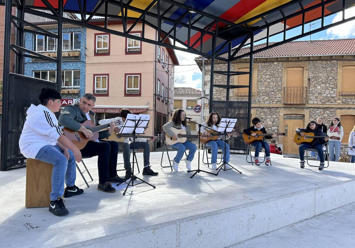 La música sale a la calle en La Robla