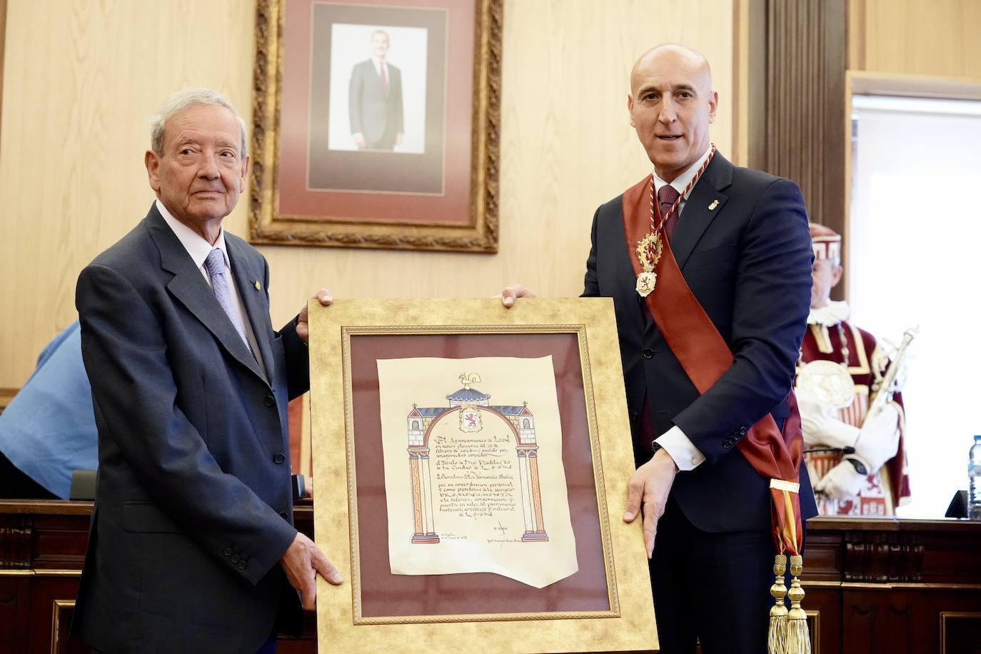 Hijo Predilecto de la Ciudad de León al presidente de Promonumenta