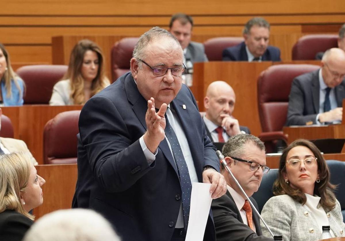 El consejero de Sanidad, Alejandro Vázquez, en el pleno de este martes.