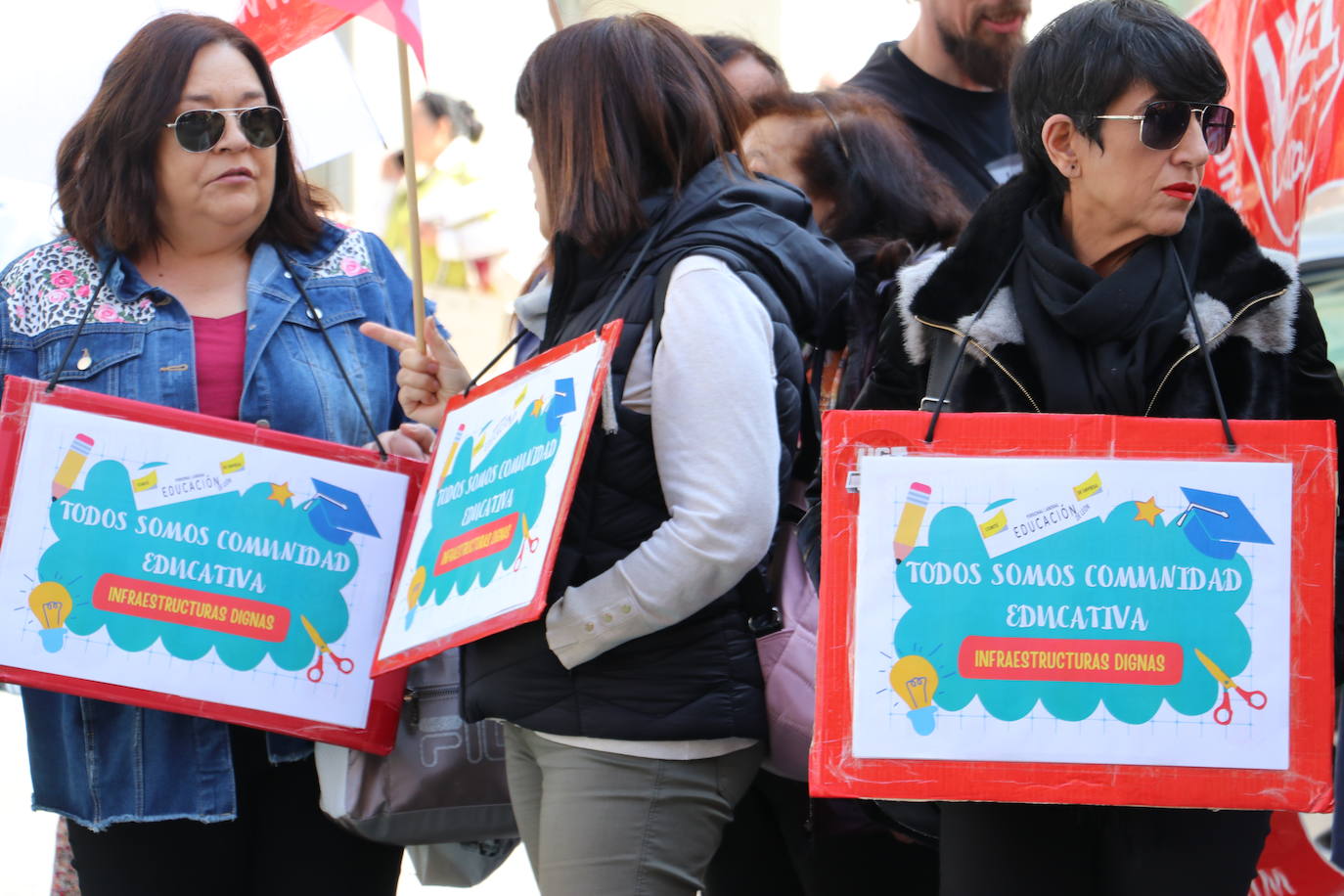 Protestas contra las deficiencias en los colegios de León