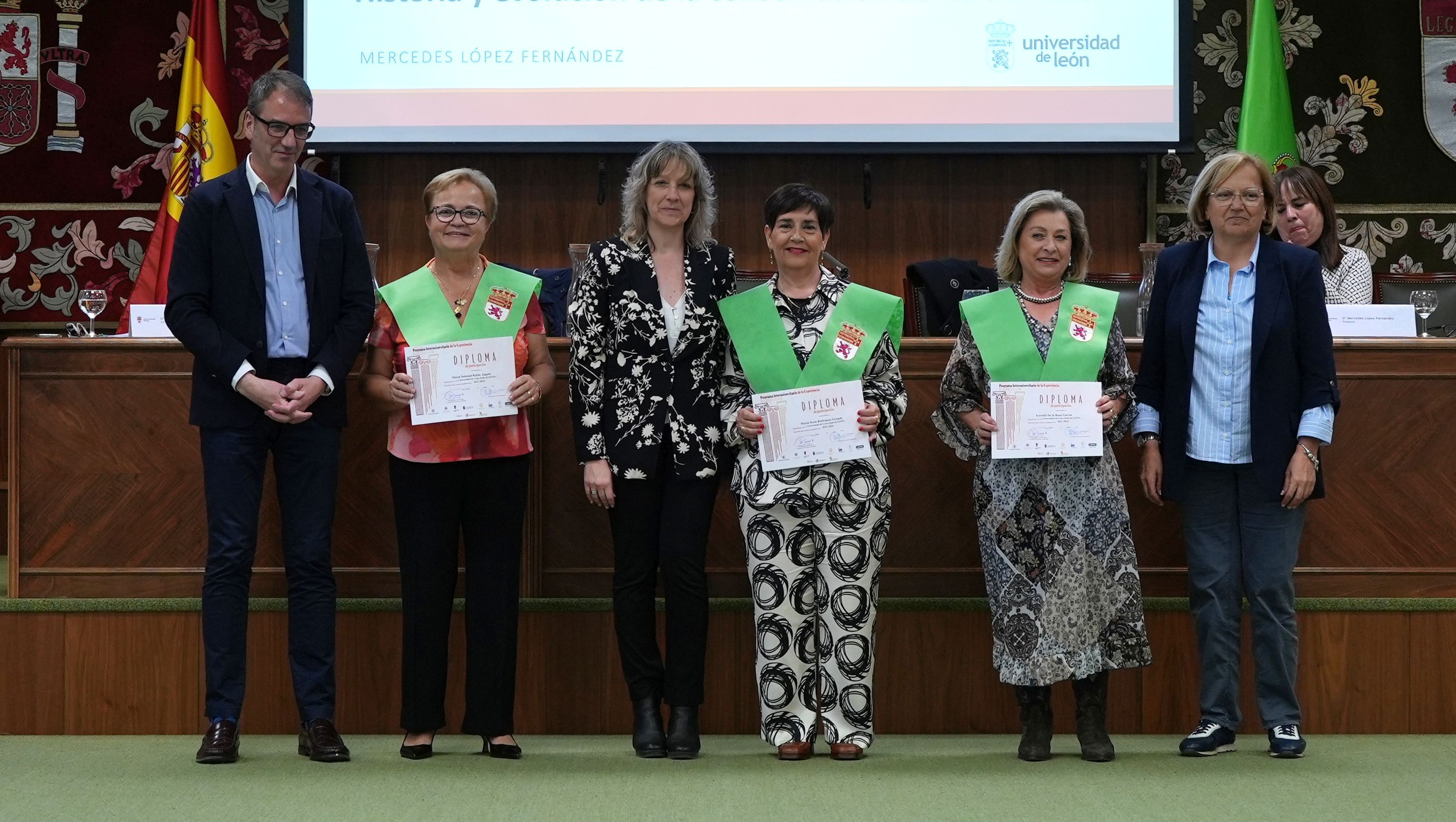 Graduación de los alumnos de la universidad de la experiencia