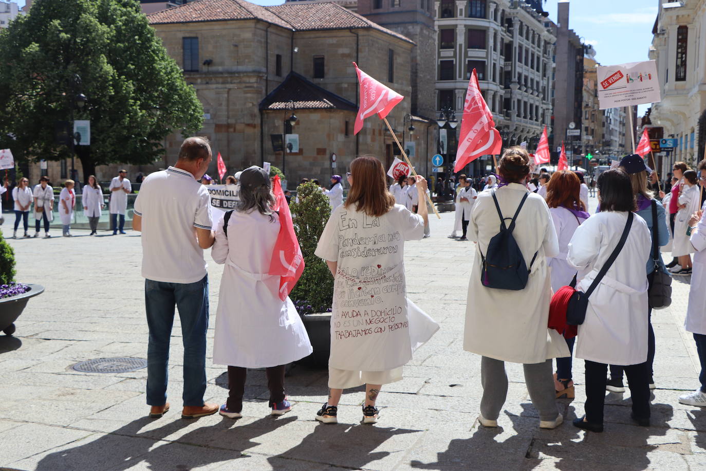 Galería de la concentración de auxiliares de ayuda a domicilio frente a la Diputación de León