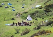 La luna guía a los 'hippies' a su valle en León