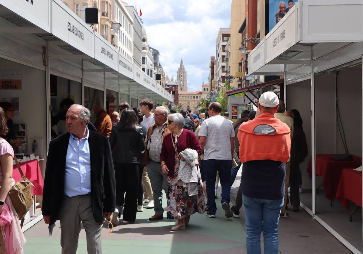 Las casetas de la Feria del Libro de León en su 46 edición.