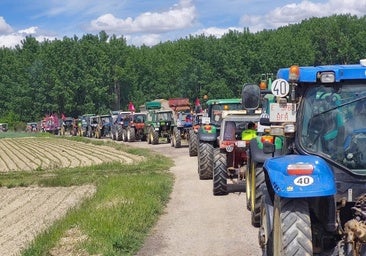 Un centenar de tractores desfilan por San Félix de la Vega