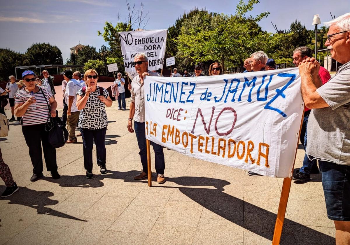 Concentración ante las Cortes de Castilla y León.