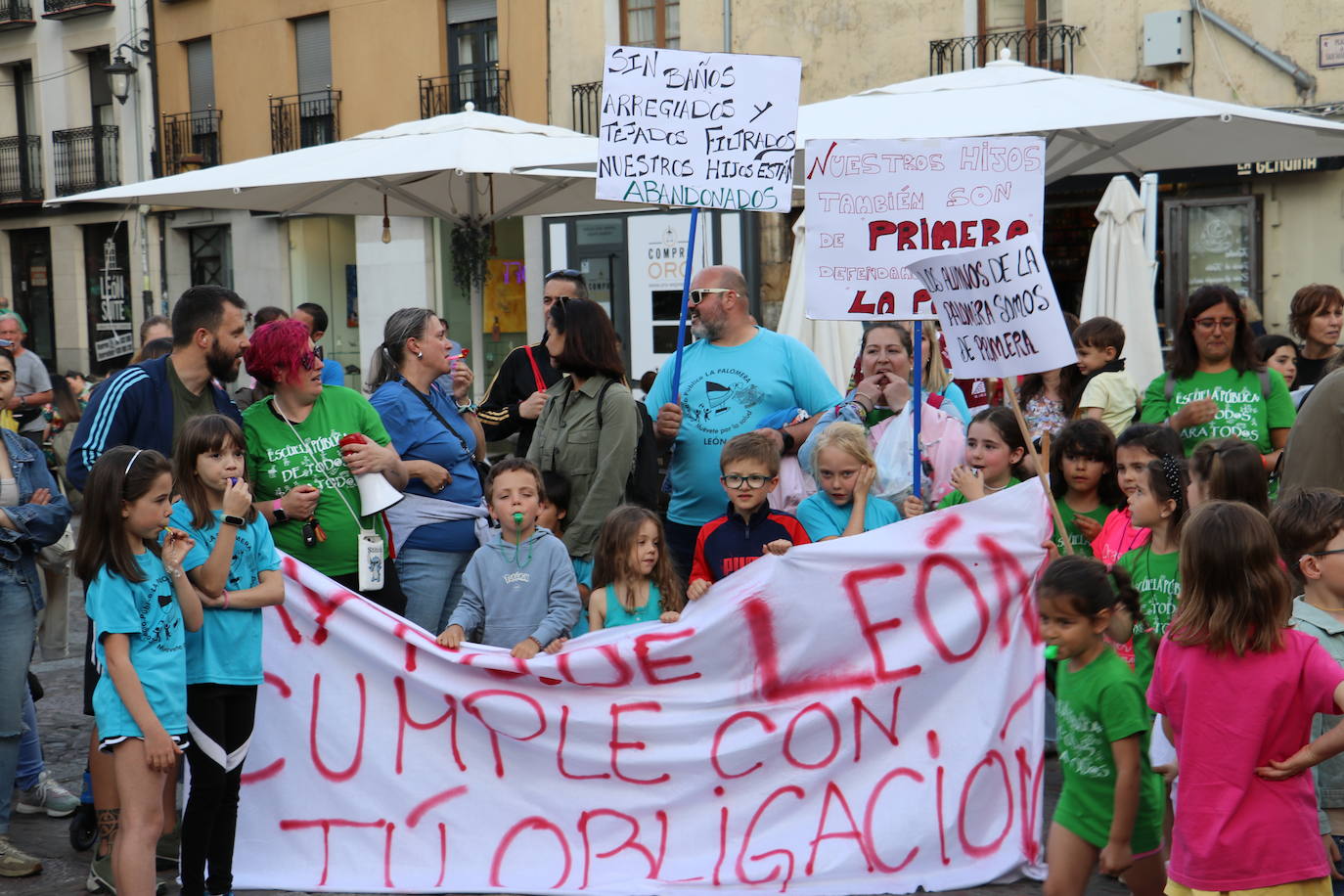 Protestas por el mal estado de los colegios de León