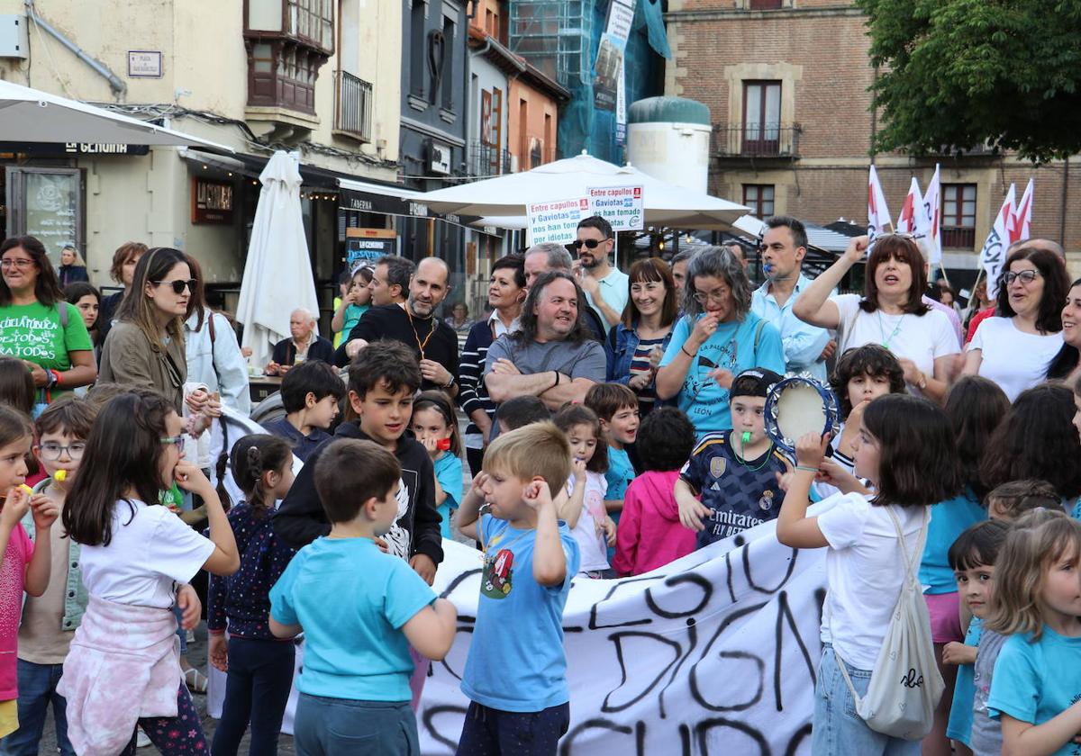 Protestas por el mal estado de los colegios de León