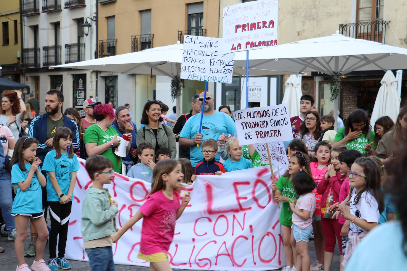 Protestas por el mal estado de los colegios de León