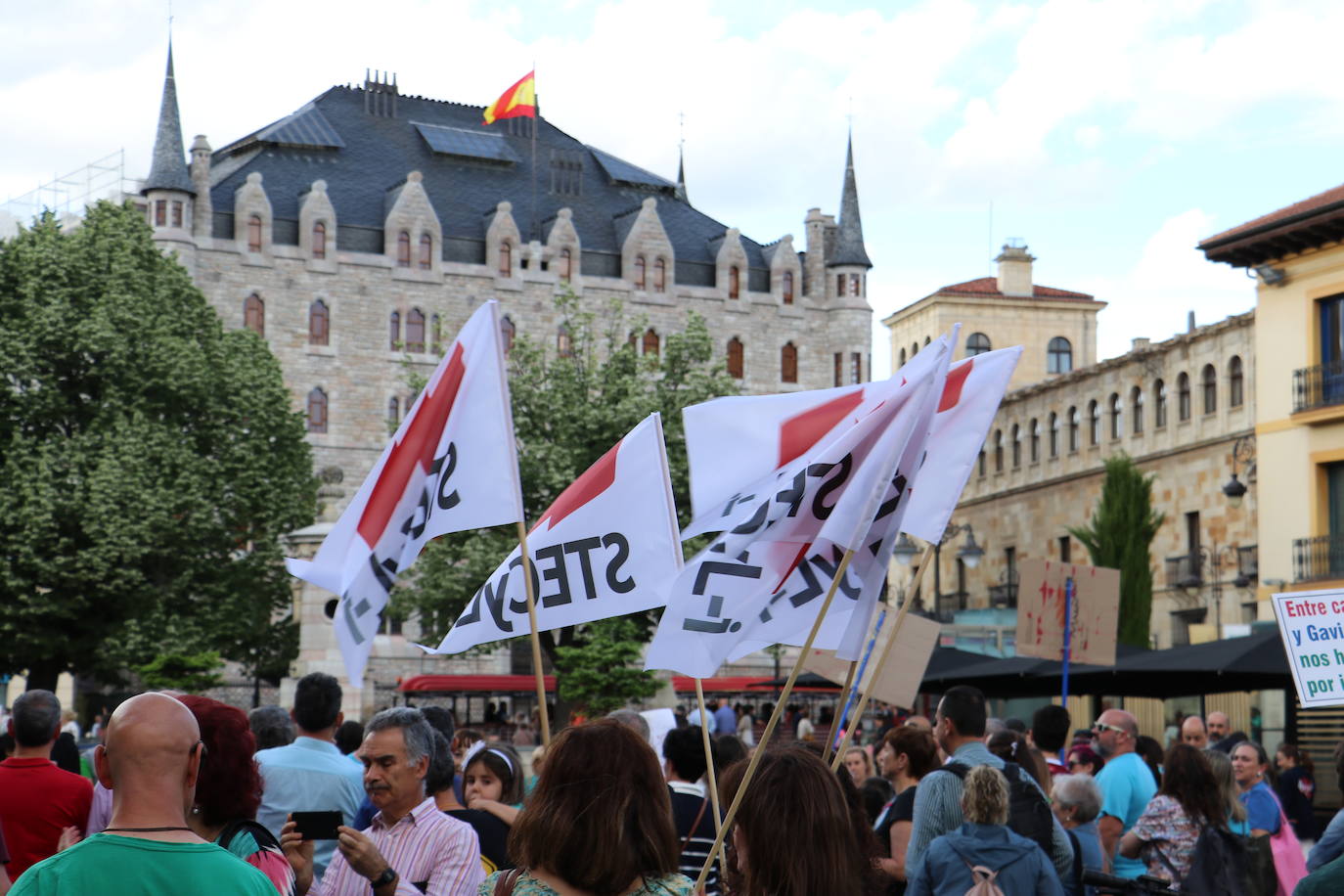 Protestas por el mal estado de los colegios de León