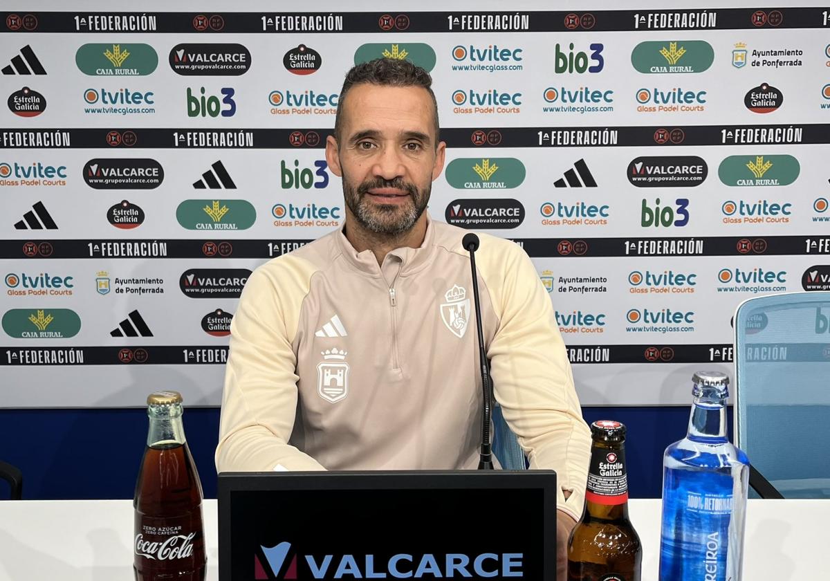 Juanfran García, entrenador de la Deportiva.