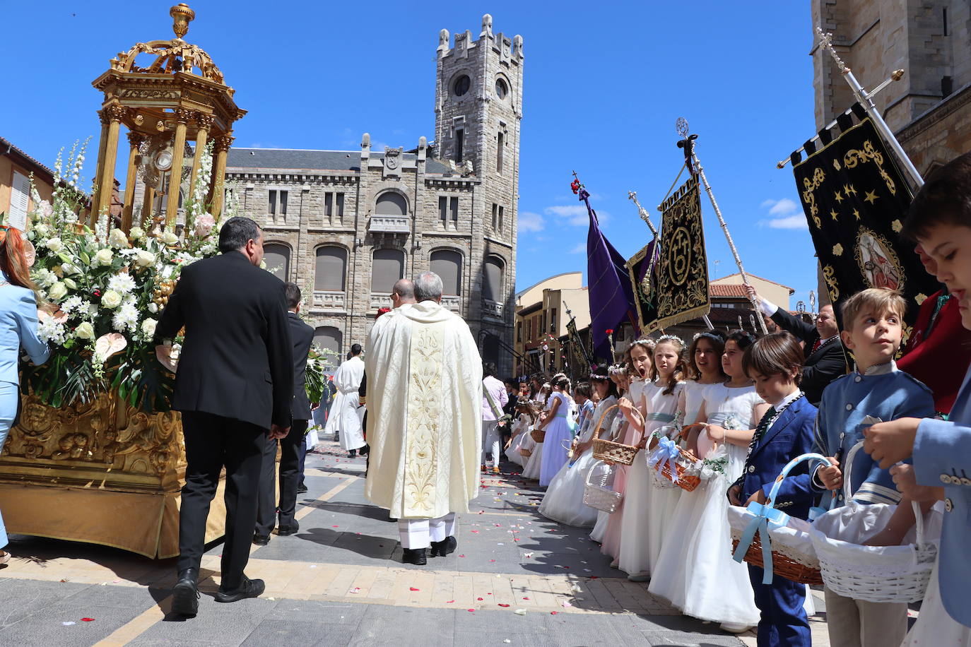 Las mejores imágenes del Corpus Christi en León | leonoticias.com