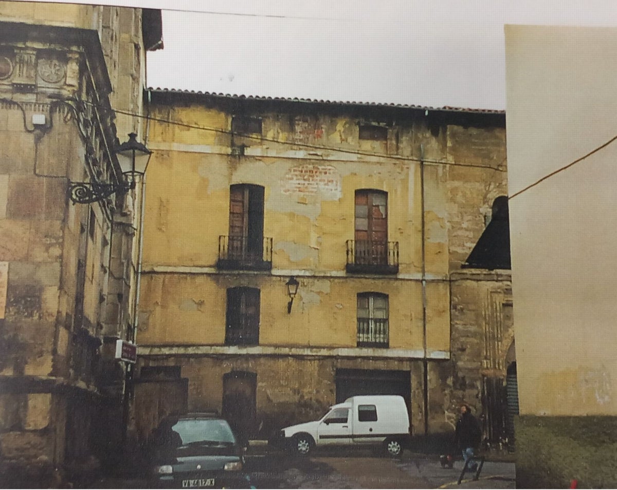 Fachada exterior del Palacio Conde Luna.