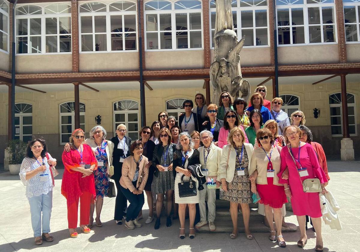 Reencuentro de ex alumnas en el Colegio Ntra. Sra. del Carmen