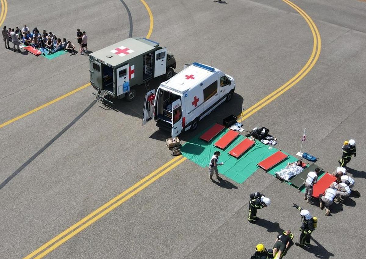 Imagen secundaria 1 - Simulacro de un accidente en el Aeropuerto de León