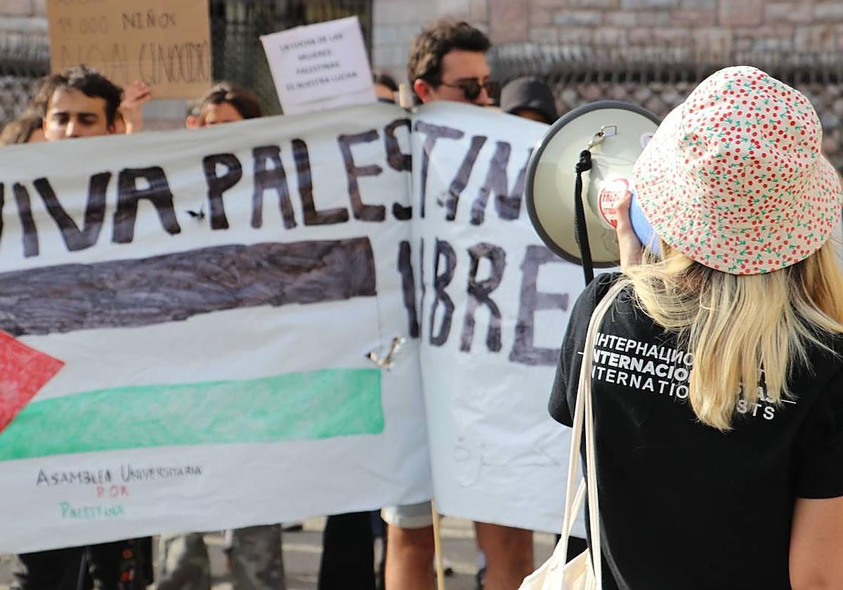 La concentración se inicio frente al Edificio Botines.