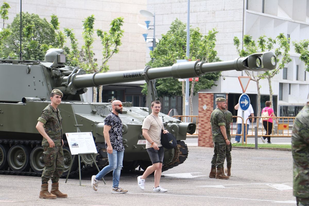 Las Fuerzas Armadas se exhiben en León