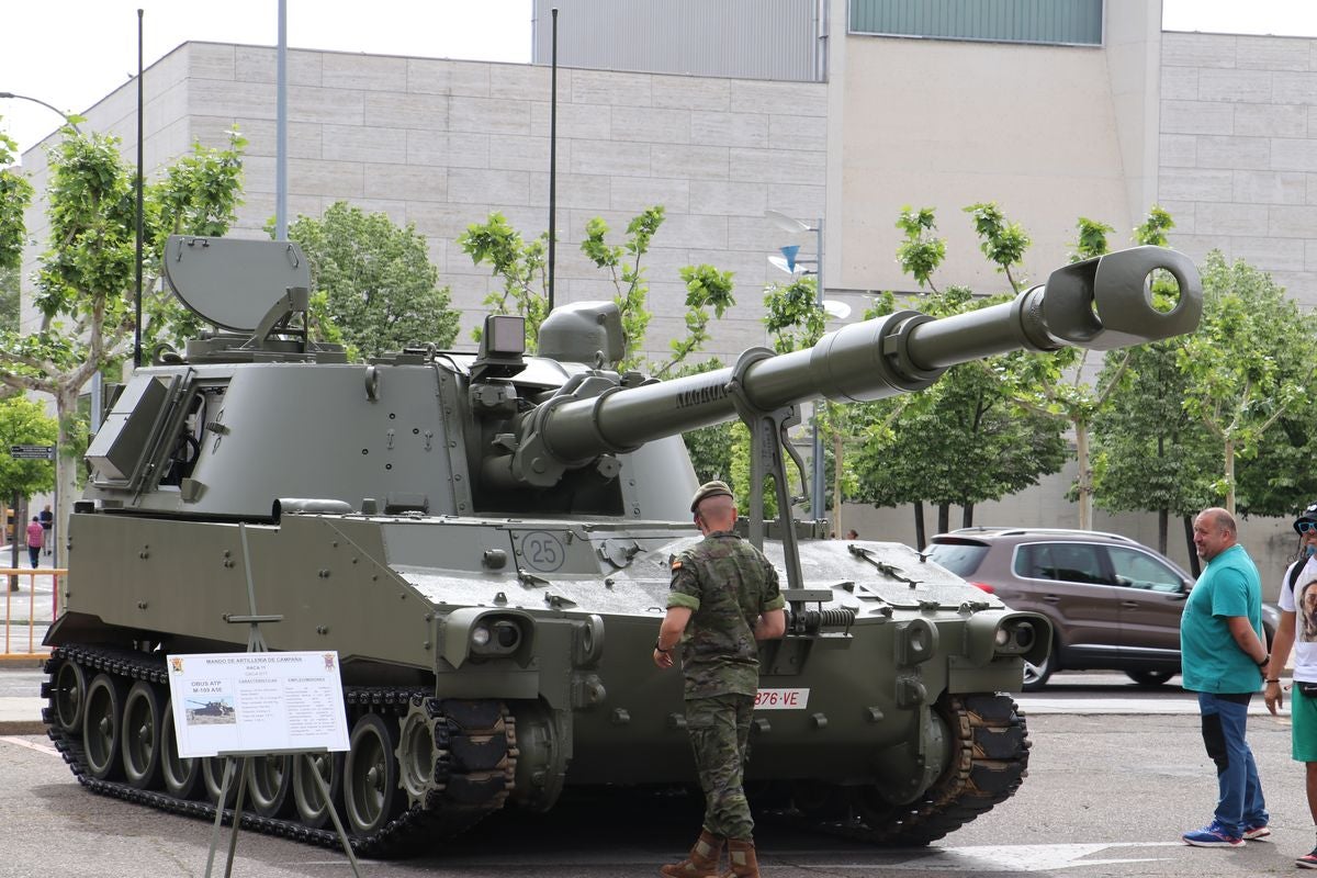 Las Fuerzas Armadas se exhiben en León