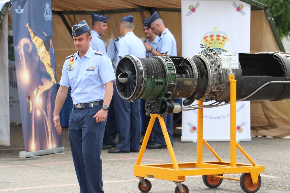 Las Fuerzas Armadas se exhiben en León