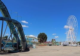 Imagen de las tres primeras atracciones en aterrizar en el recinto habilitado para la feria.