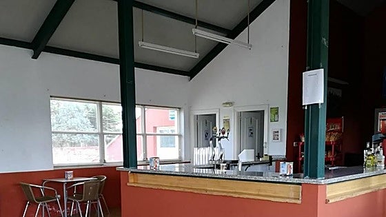 Una nueva cara para el bar de las piscinas de Pobladura y de la Bañeza