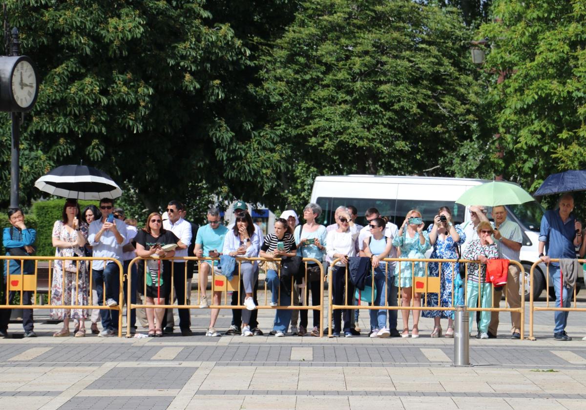 Leoneses este pasado sábado en el acto de hijos adoptivos de León.