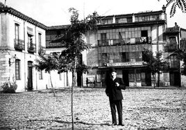 Plaza del Conde Luna con la casa más estrecha de León.